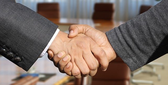 shaking-hands-gb991c7eae_640